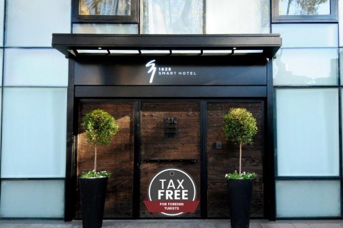 1828 Smart Hotel
